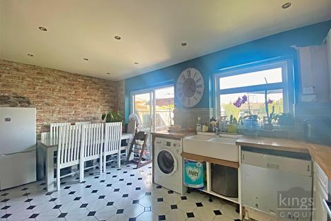 59 Melbourne Way, Enfield, EN1 1XG
