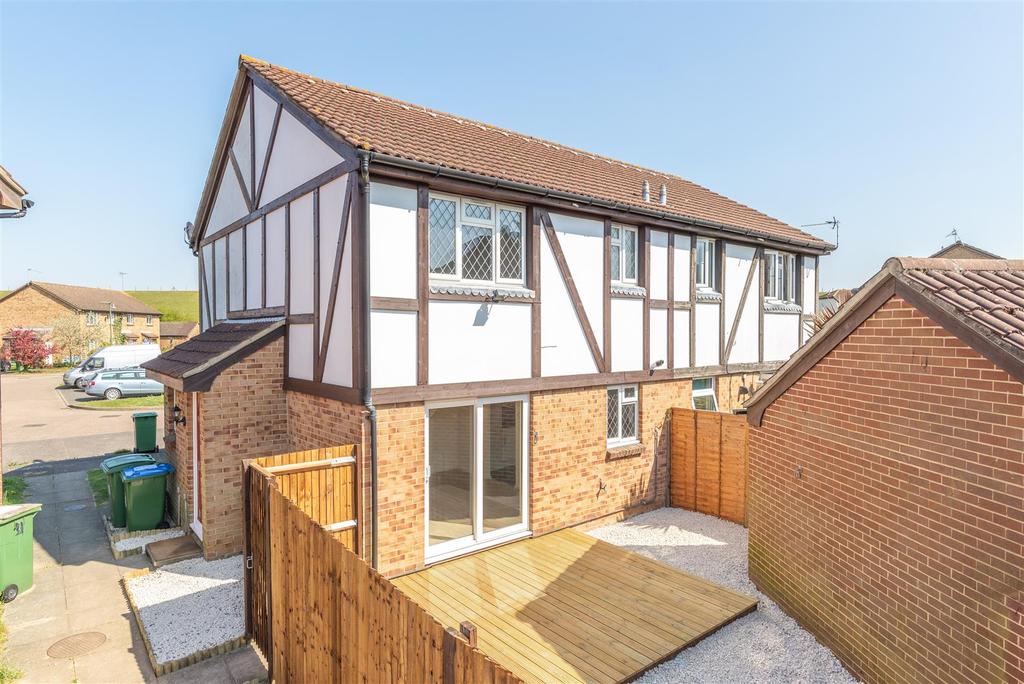 Telford Drive, WaltonOnThames 1 bed house £285,000