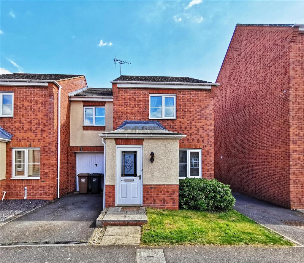 Avon Way, Hilton, Derby 3 bed semidetached house £185,000