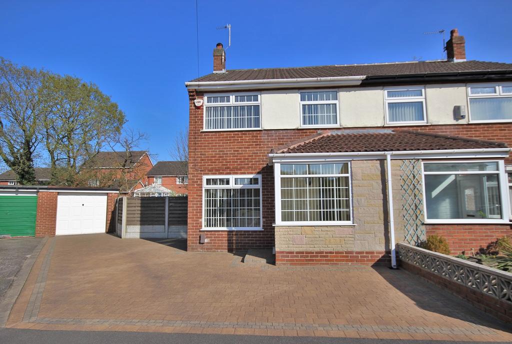 Lakeside Close, Widnes, WA8 3 bed semidetached house £210,000