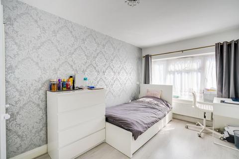 22 Langdale Gardens, Perivale, Greenford, UB6 8DG