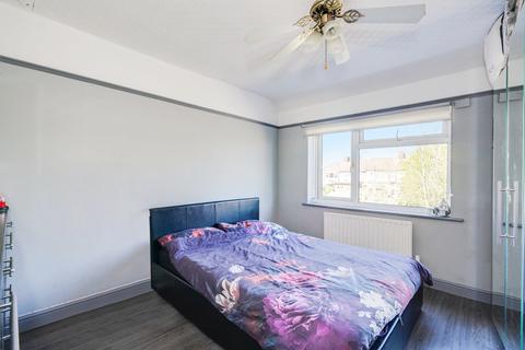 22 Langdale Gardens, Perivale, Greenford, UB6 8DG