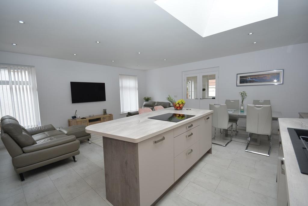 Furnace Court, Hurlford, Kilmarnock, KA1 3 bed semidetached bungalow