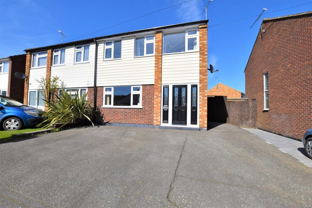 Highlands Drive, Maldon, CM9 3 bed semidetached house £350,000