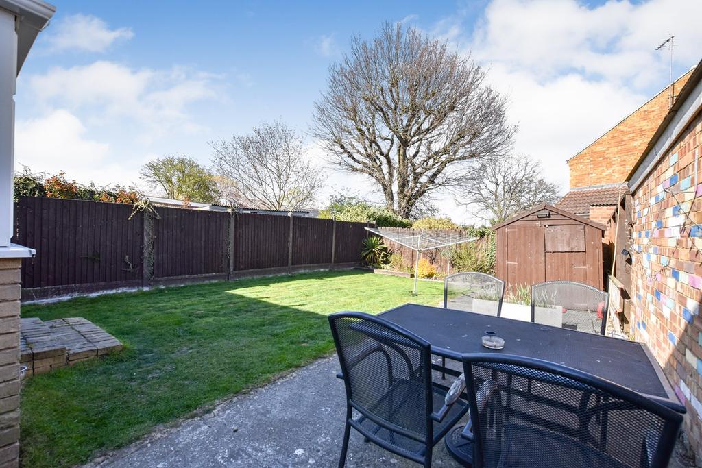 Highlands Drive, Maldon, CM9 3 bed semidetached house £350,000