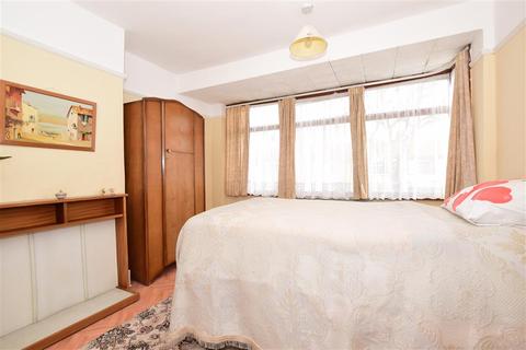 36 Acacia Avenue, Hornchurch, RM12 4EN