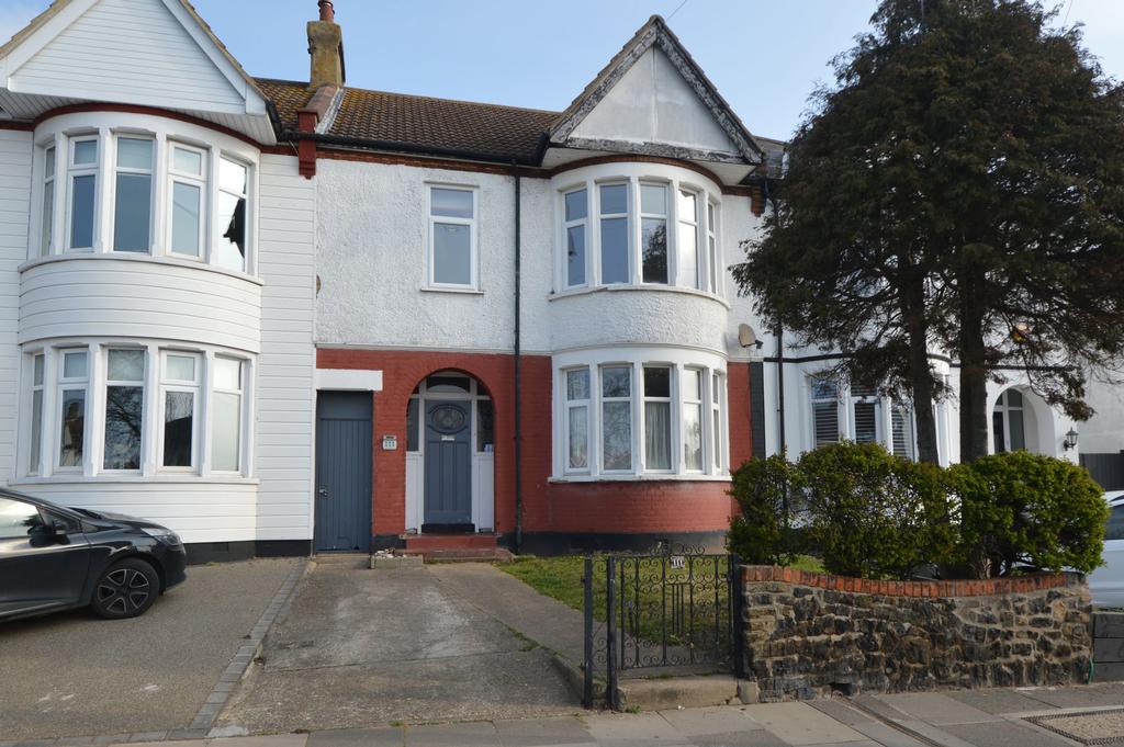 Ambleside Drive, SouthendOnSea, SS1 4 bed terraced house £350,000