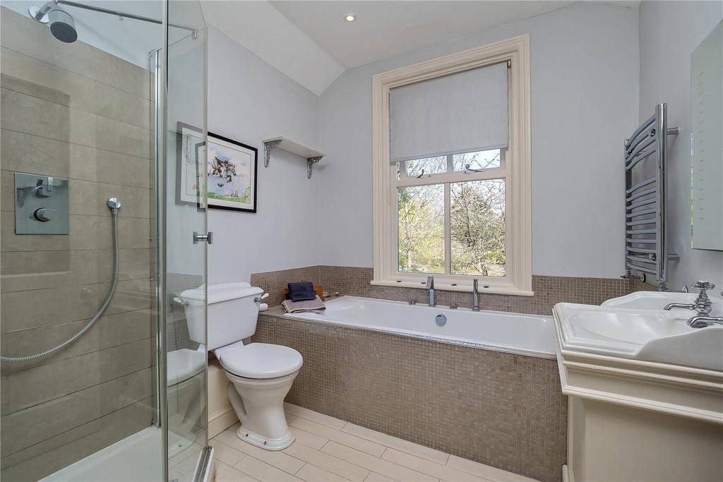 1st Floor Bathroom