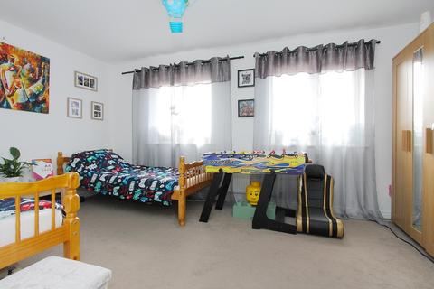 15 Arena Close, Andover, SP11 6YD