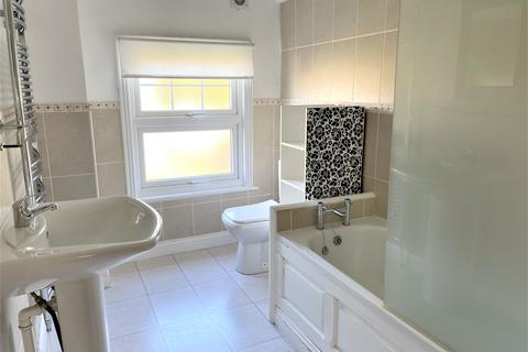 97 Poplar Road, Leatherhead, KT22 8SB