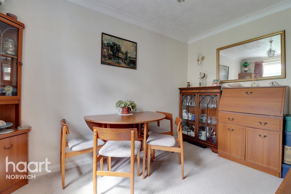 St Peters Way, Norwich 3 bed detached bungalow £290,000