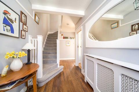 41 Buxton Drive, New Malden, KT3 3UX