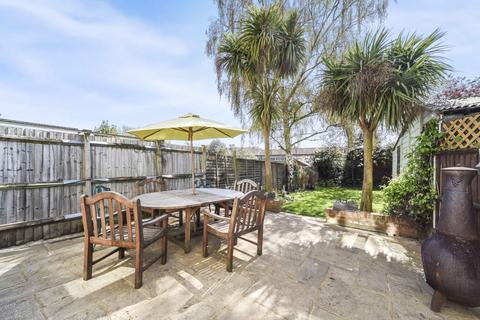 41 Buxton Drive, New Malden, KT3 3UX