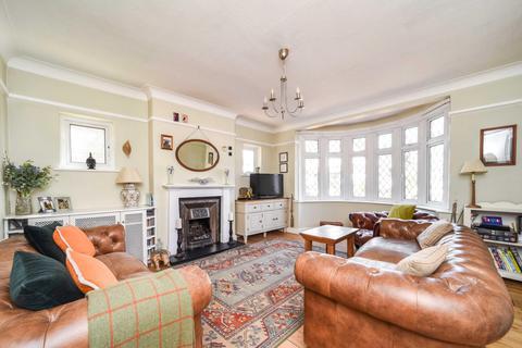 41 Buxton Drive, New Malden, KT3 3UX