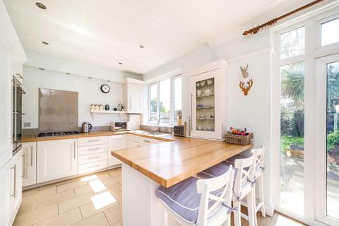 41 Buxton Drive, New Malden, KT3 3UX