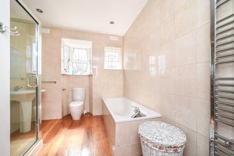 41 Buxton Drive, New Malden, KT3 3UX