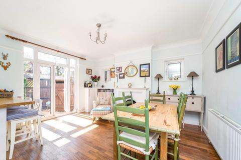 41 Buxton Drive, New Malden, KT3 3UX