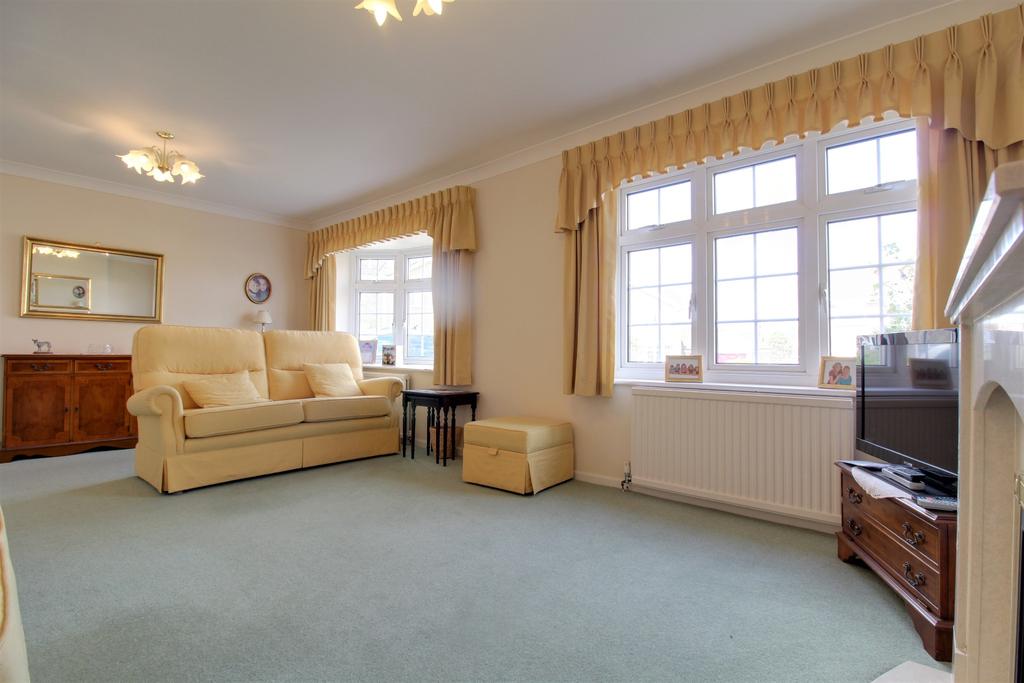 Summerfields,Locks Heath 4 bed semidetached house £410,000