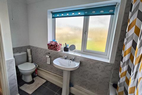 2 bedroom terraced house to rent, Thirsk Road, Corby, NN18