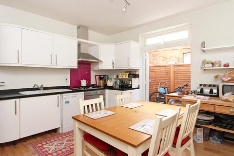 127 Darwin Road, London, W5 4BB
