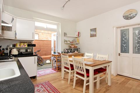 127 Darwin Road, London, W5 4BB