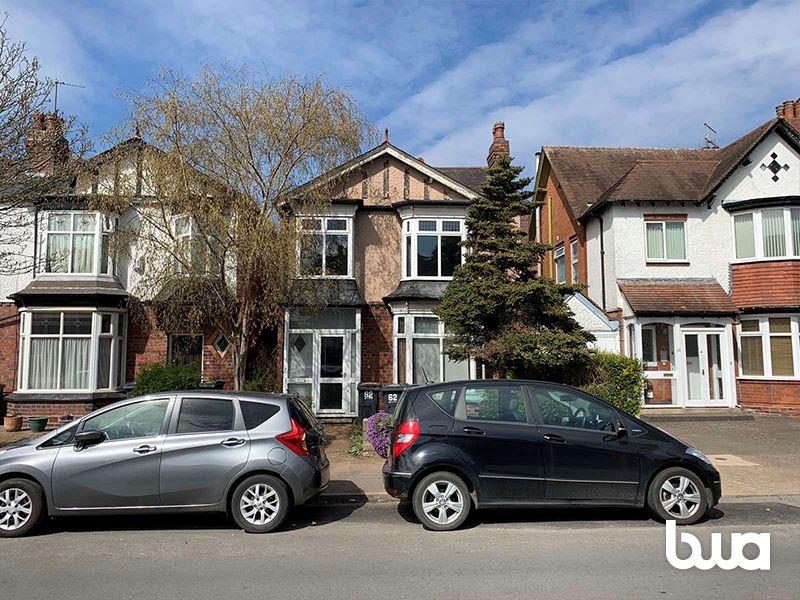 Southam Road, Hall Green, Birmingham, B28 8DQ 3 bed detached house £