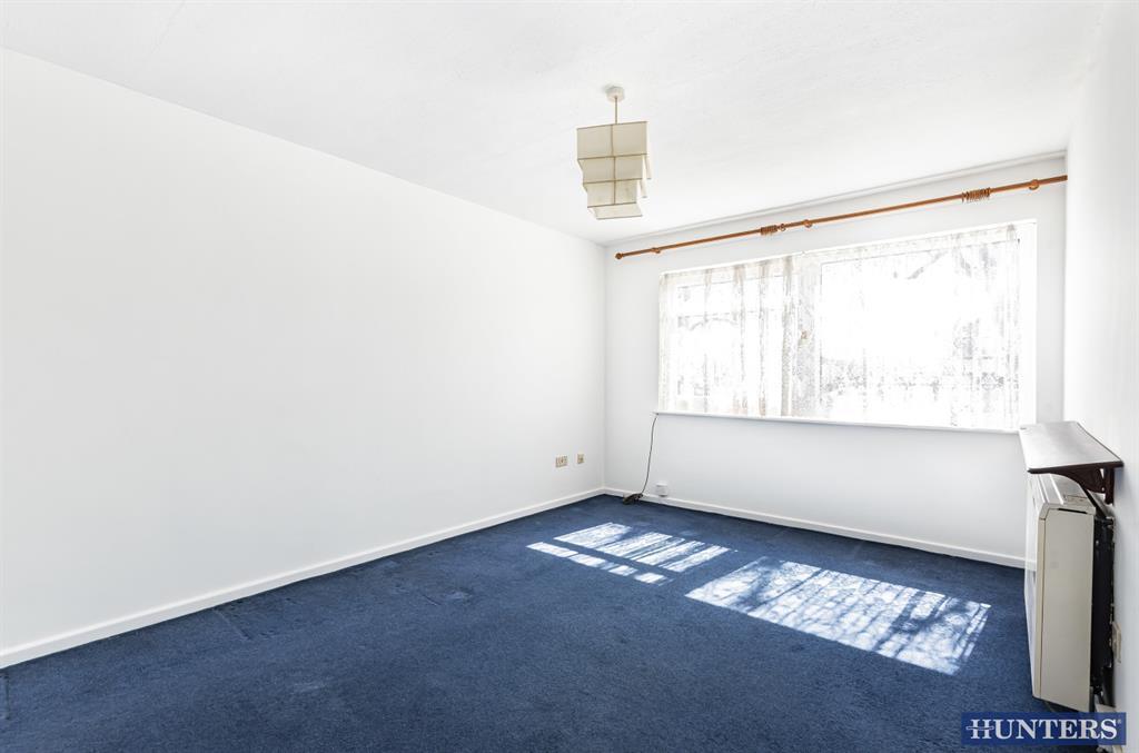 Upminster Road, Hornchurch, RM11 3XP 1 bed flat £235,000