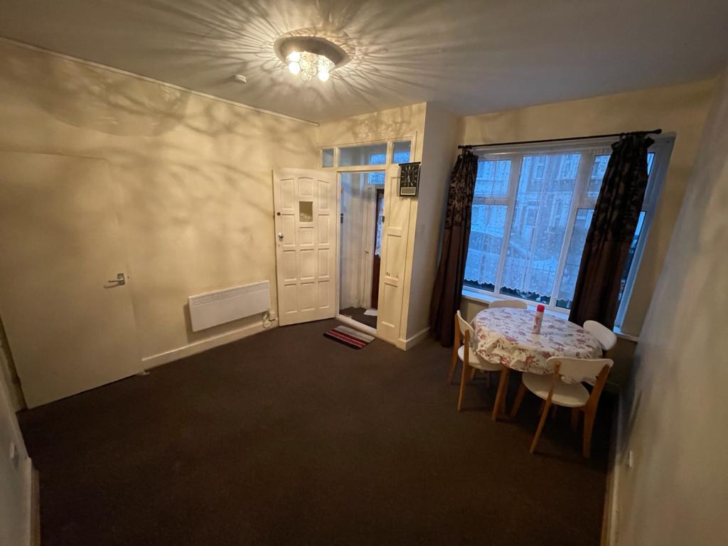 2 Masterman Road, E6 3NR 1 bed flat £1,150 pcm (£265 pw)