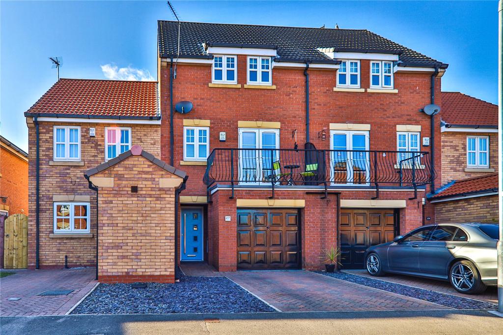 Pools Brook Park, Kingswood, Hull, HU7 4 bed terraced house £180,000