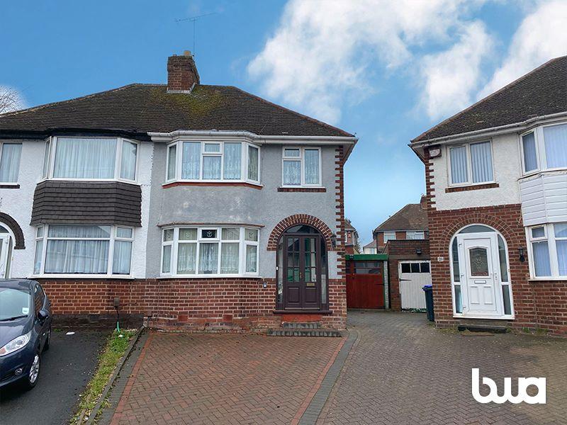Petersfield Drive, Rowley Regis, B65 0SA 3 bed semidetached house £