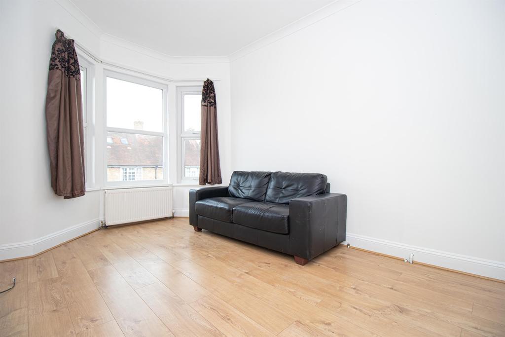 Selkirk Road, Tooting, SW17 2 bed £1,400 pcm (£323 pw)