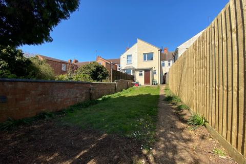 142 Balmoral Road, Northampton, NN2 6JZ