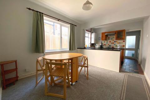 142 Balmoral Road, Northampton, NN2 6JZ