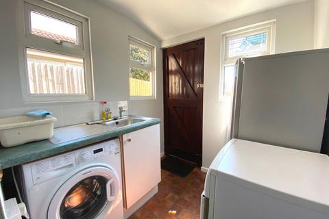 142 Balmoral Road, Northampton, NN2 6JZ