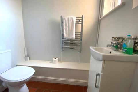 142 Balmoral Road, Northampton, NN2 6JZ