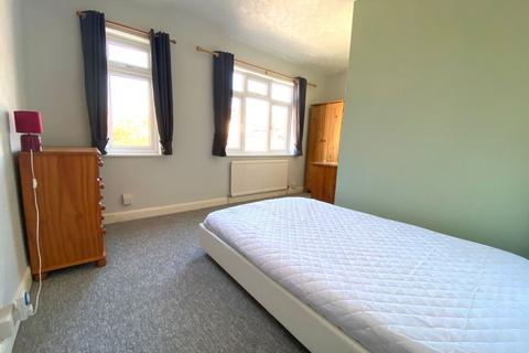 142 Balmoral Road, Northampton, NN2 6JZ