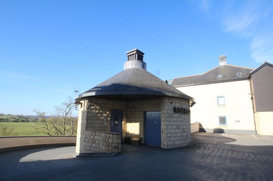 RIVERSIDE, WESTGATE, WETHERBY, LS22 6NH 2 bed apartment £1,150 pcm (£