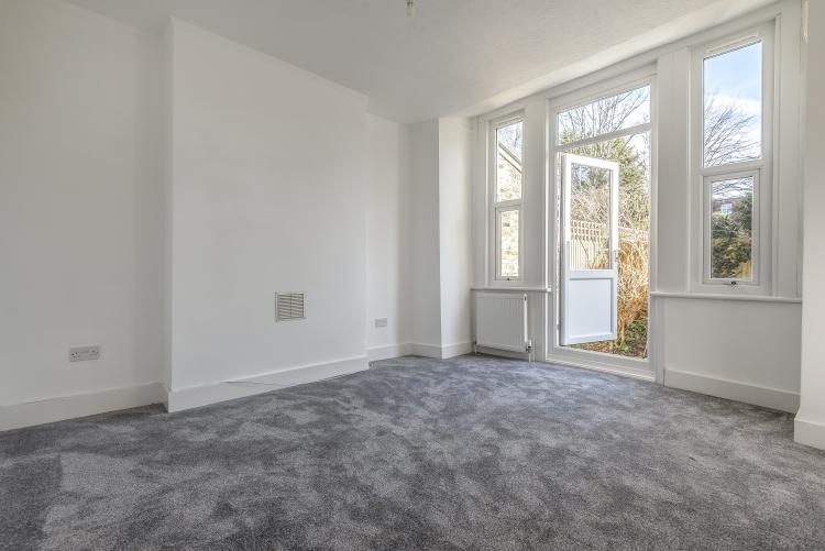 Merton Road Wimbledon SW19 1 bed flat £1,250 pcm (£288 pw)