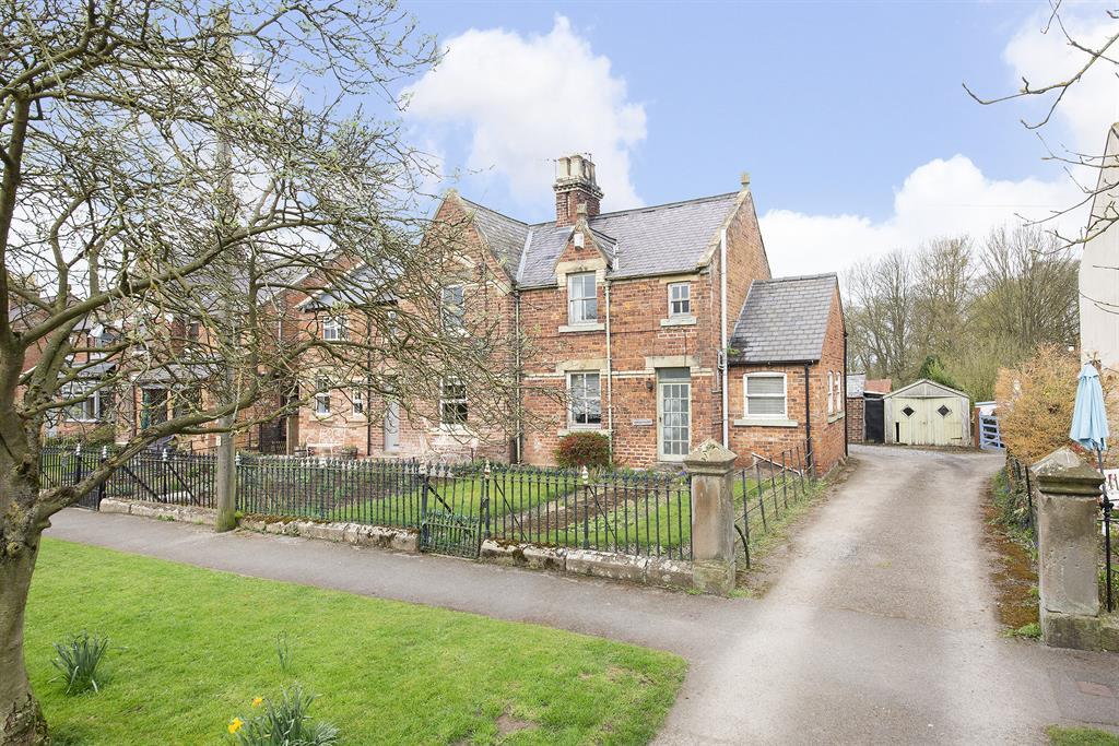 Myton On Swale, York, YO61 2QY 3 bed end of terrace house £182,000