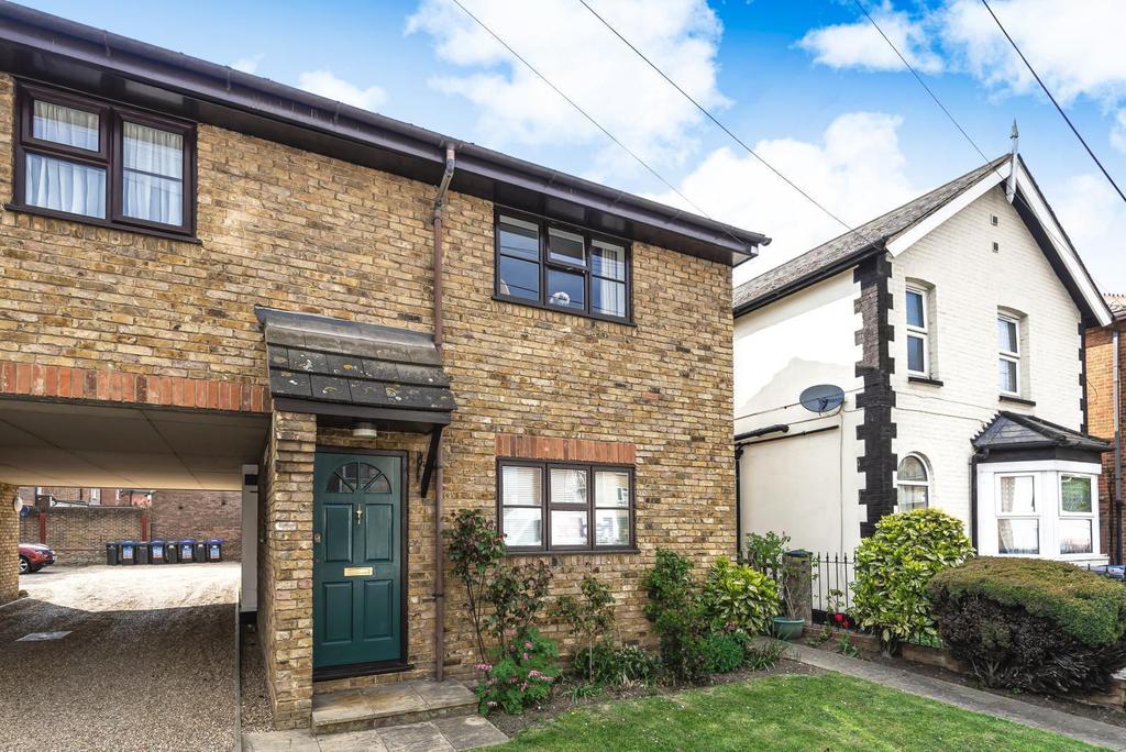 High Street, Addlestone, KT15 1 bed flat £225,000