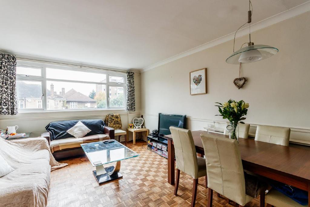 Kersfield Road, Putney 3 bed flat £550,000