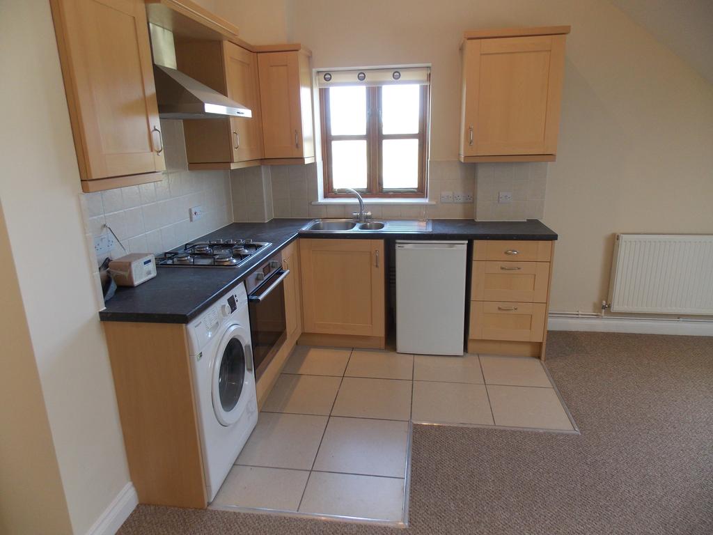 Trescothick Close, Keynsham, Bristol BS31 1 bed flat £750 pcm (£173 pw)