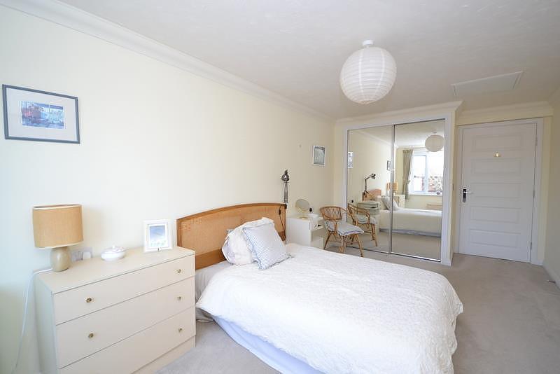 Main bedroom (angle