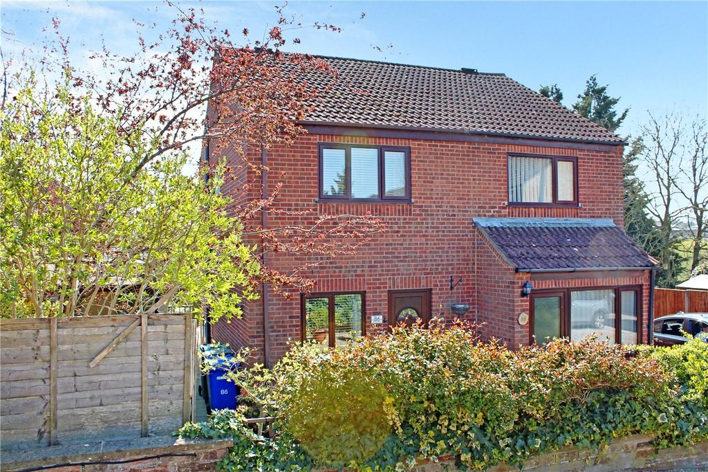 Waveney Road, Bungay, Suffolk, NR35 2 bed semidetached house £200,000
