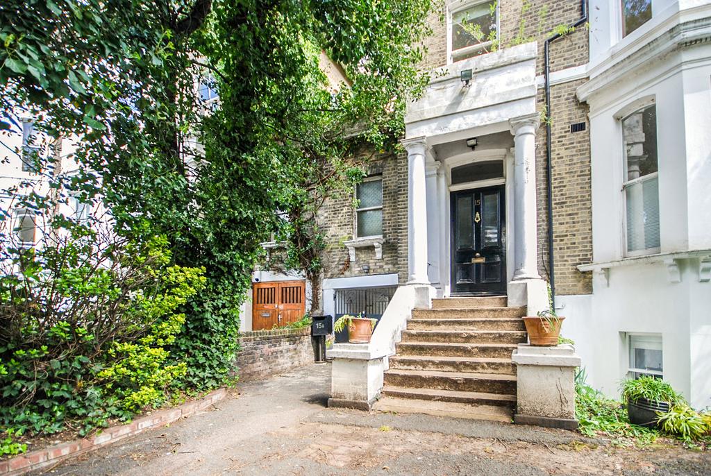 Kidbrooke Park Road, London, SE3 2 bed apartment £450,000