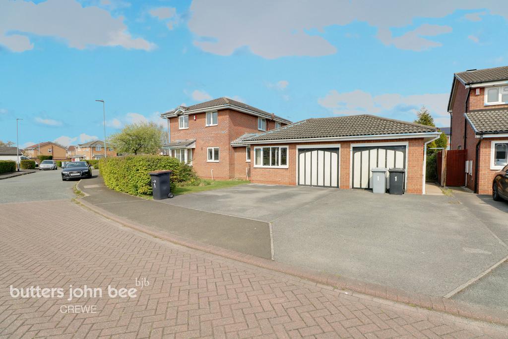 Sheridan Close, Crewe 4 bed detached house £270,000