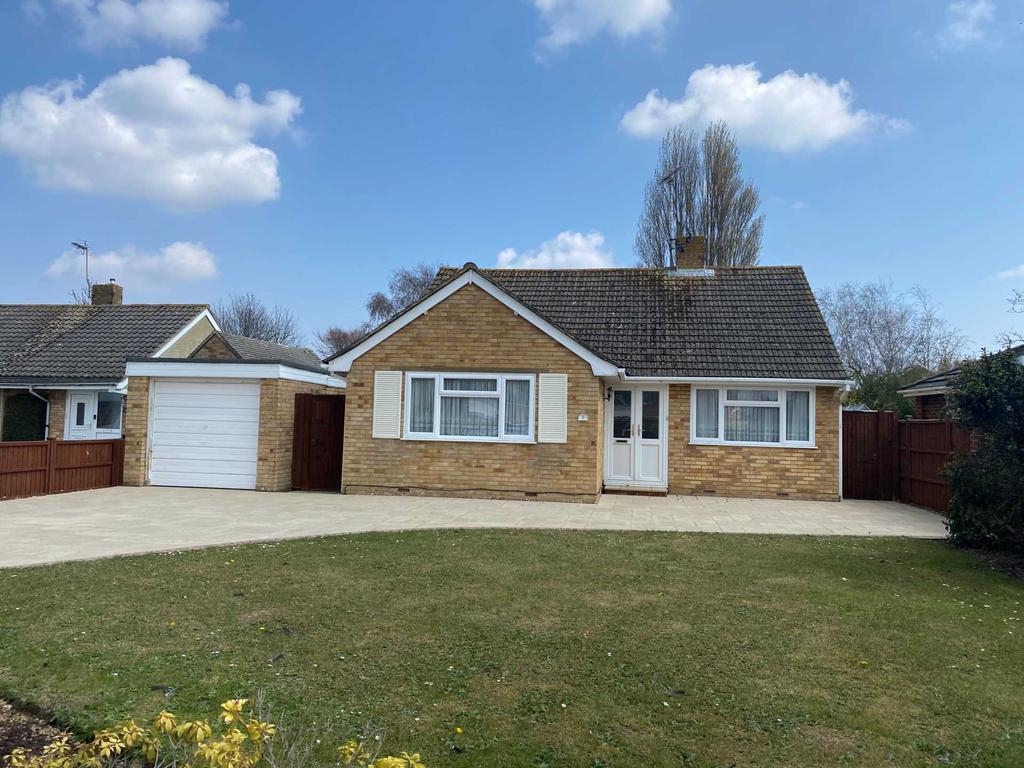 Ormesby Crescent, Felpham 3 bed detached house £1,295 pcm (£299 pw)