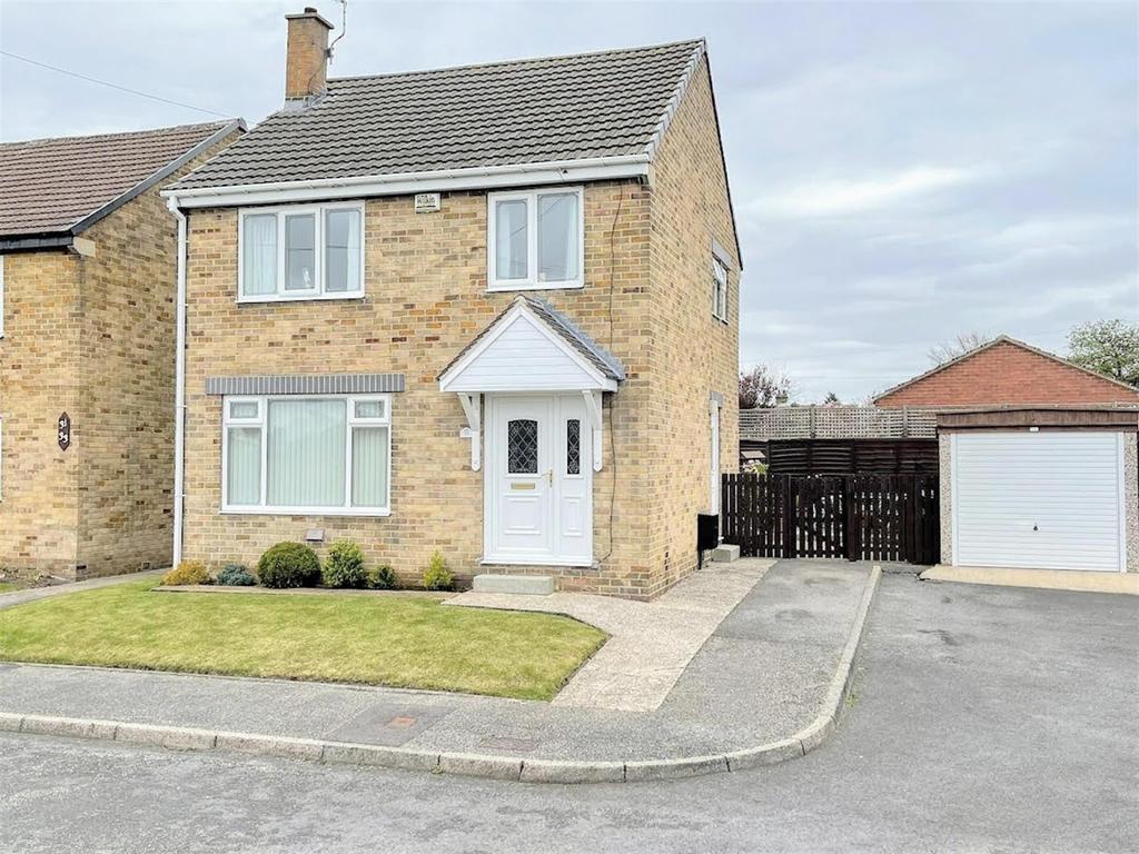 Oakwood Crescent, Royston, Barnsley, S71 4HA 3 bed detached house £