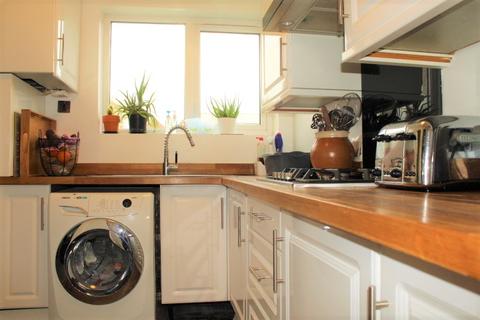 41 Daneswood Avenue, London, SE6 2RG