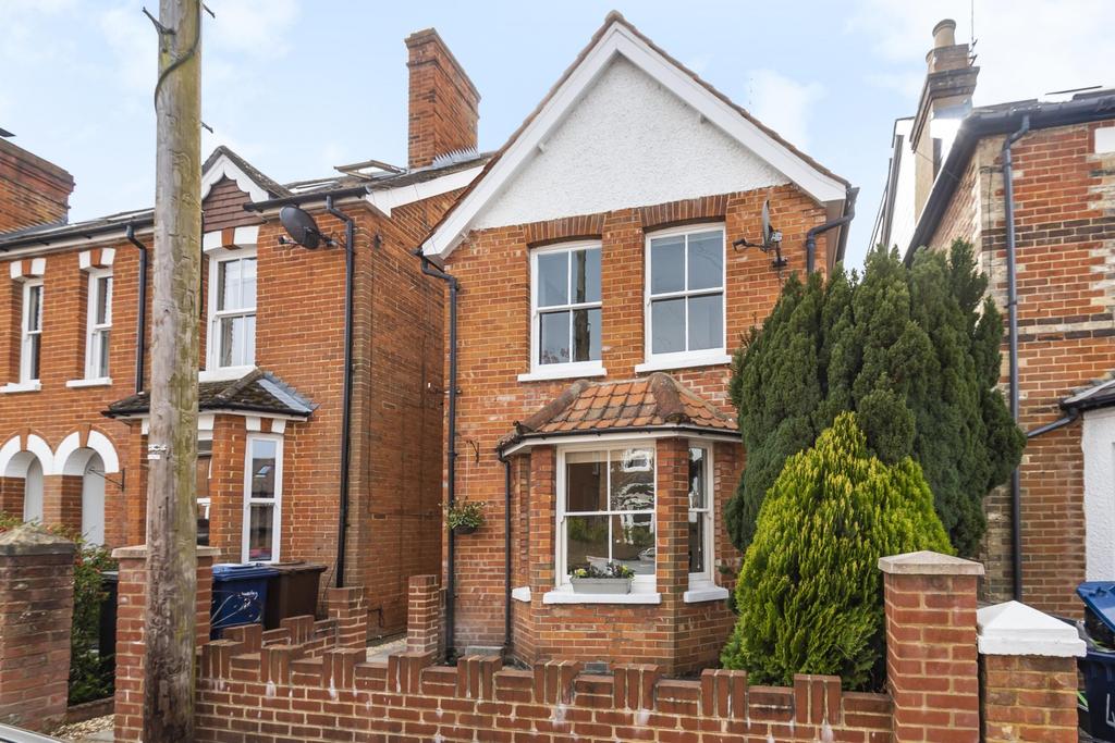St. Road, Farnham, GU9 2 bed detached house £599,950